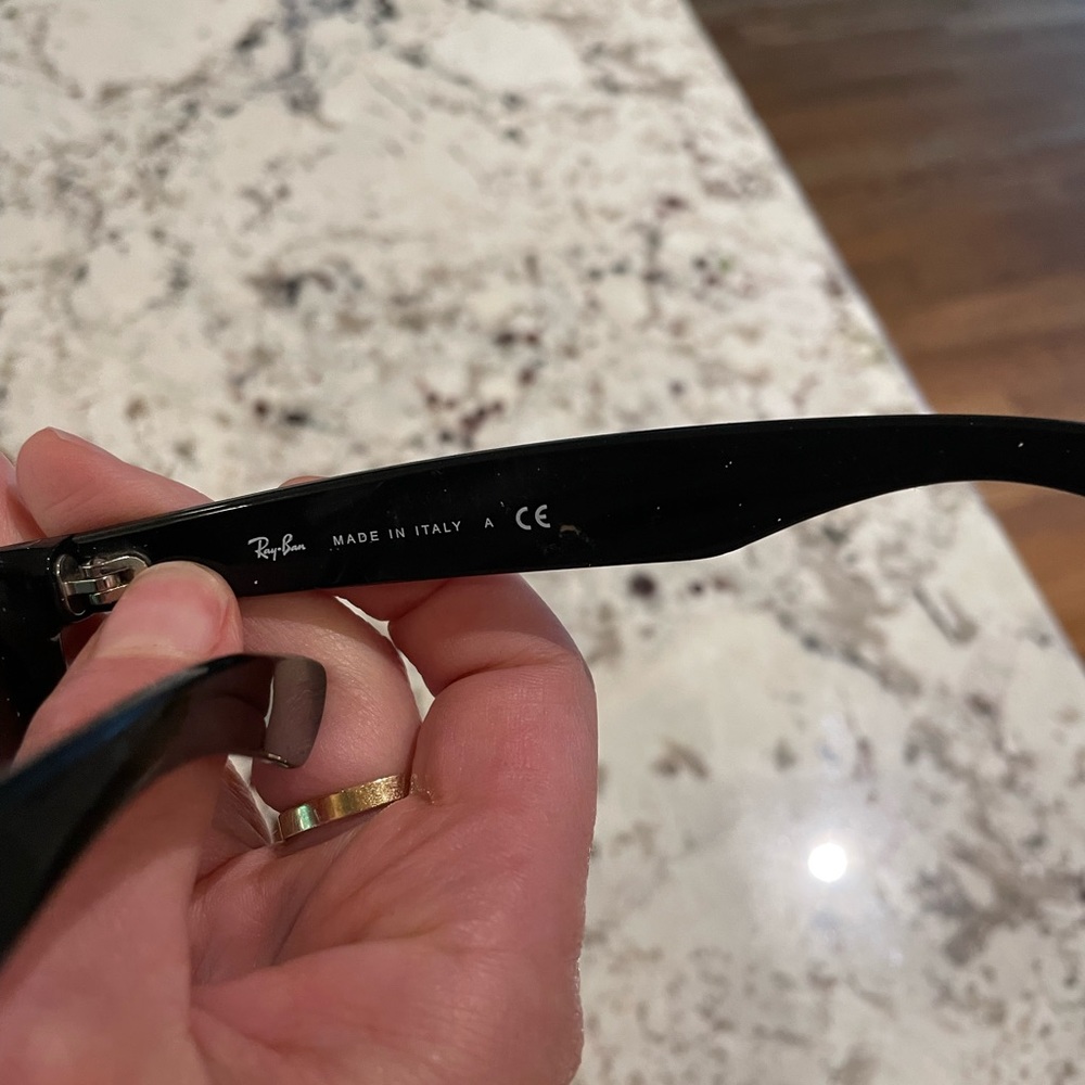 Ray-ban new wayfarer classic sunglasses (black) - Picture 3 of 3